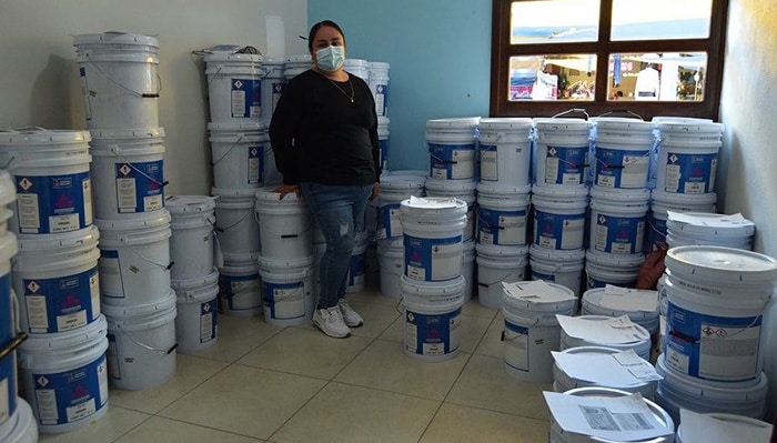 Entrega Gobierno de Ecuandureo pintura para dignificar viviendas