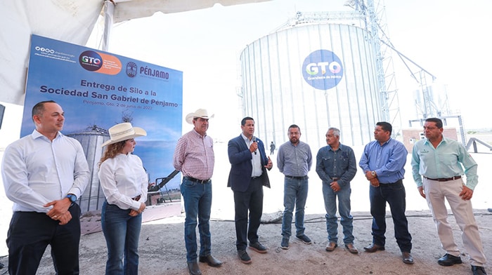 Gobernador de Guanajuato entrega apoyos al campo y obras en Pénjamo