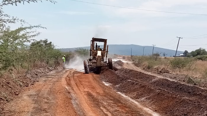 Inicia arreglo de carretera a Penjamillo – Angamacutiro; y también las lluvias