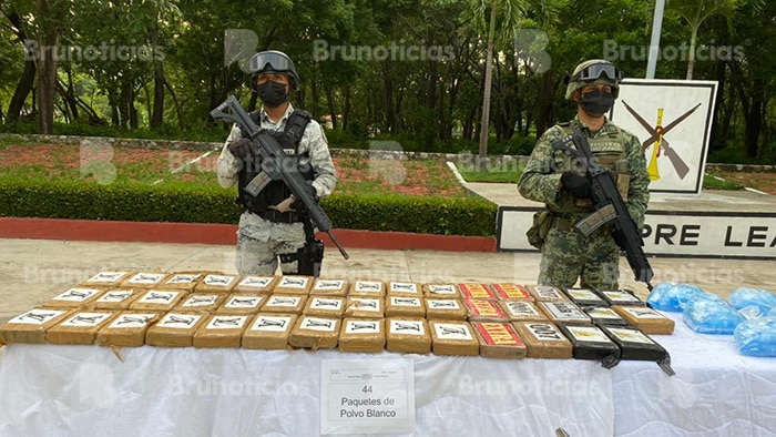 Aseguran droga, armas, dinero en Guerrero
