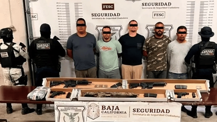 Detienen a 5 sujetos con armas en Tecate; 1 es de La Piedad