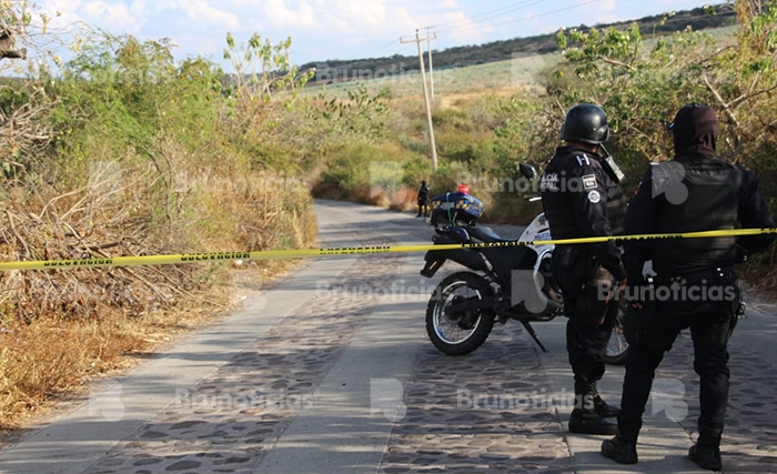 Percance de moto y vehículo deja 1 muerto en Coporitos, Pénjamo