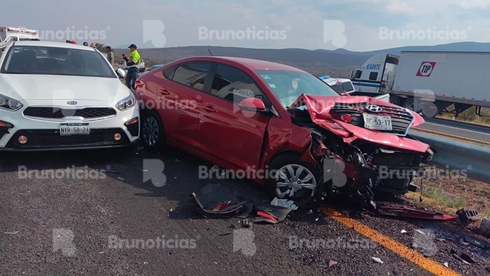 Viernes de choques y carambolas en la Autopista de Occidente; en Ecuandureo hubo 4 lesionados