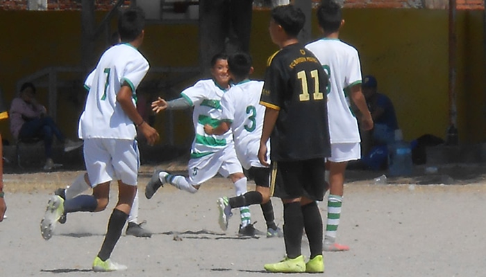 Jóvenes futbolistas de la región llenan el ojo al visor de Santos Laguna