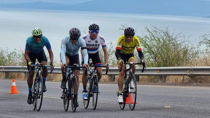 Ciclistas de Pénjamo abren año con carrera en Atotonilco