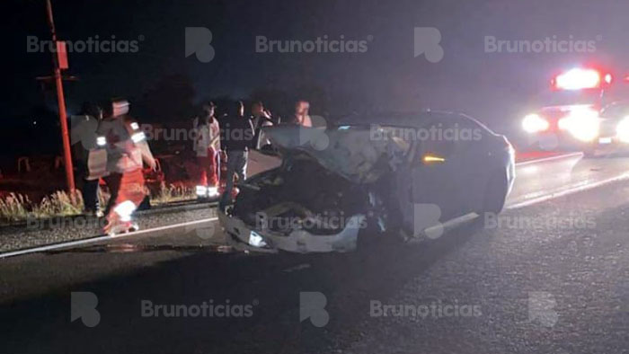 Auto colisiona contra camioneta previamente volcada en vía Pénjamo – Abasolo