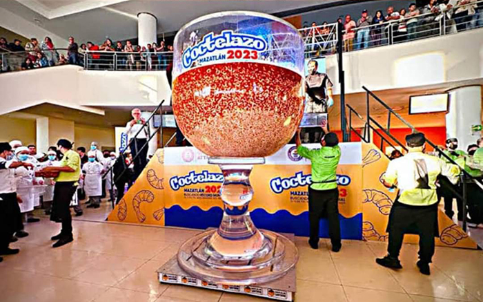En Mazatlán se logró el Récord Guinness del Coctel más gran del Mundo