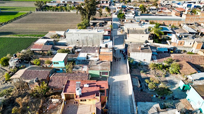 Entrega Alcalde vialidad en Río Grande, La Piedad hecha con Programa Cemento
