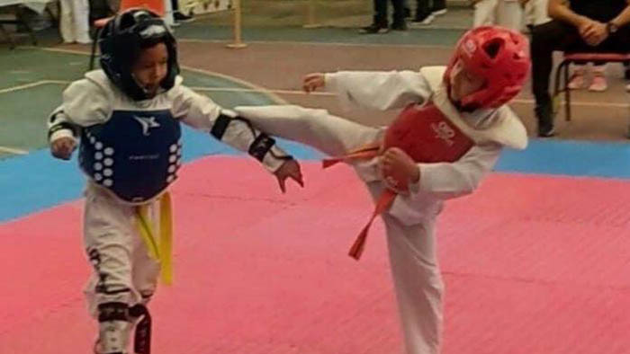 Participan piedadenses en torneo de taekwondo en Chilchota
