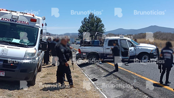 Vuelca patrulla de la Guardia Civil sobre la Autopista de Occidente en Churintzio