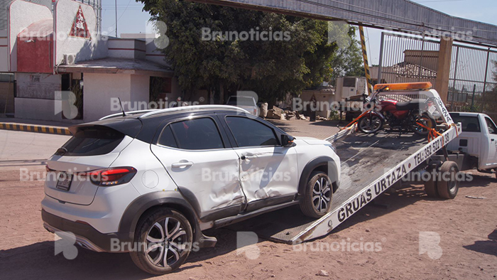 Choque de auto y motocicleta deja 1 lesionado cerca de Los Ayala, La Piedad