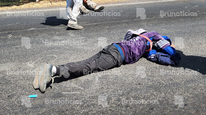 1 Motociclista muerto y 1 herido tras derrape y atropellamiento en la periferia de Pénjamo