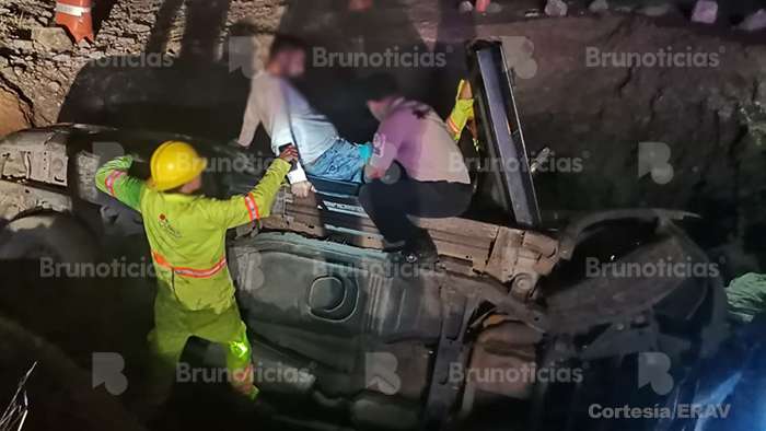 Volcadura en vía La Piedad – Zamora deja 2 lesionados