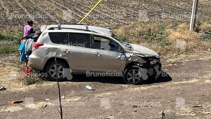 Choque de Pickup y SUV provoca volcadura en carretera La Piedad – Pénjamo