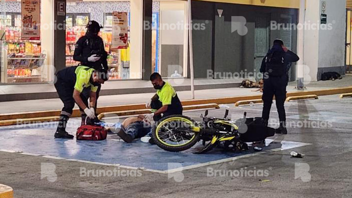 Asesinan a motociclista afuera de tienda de conveniencia en Pénjamo