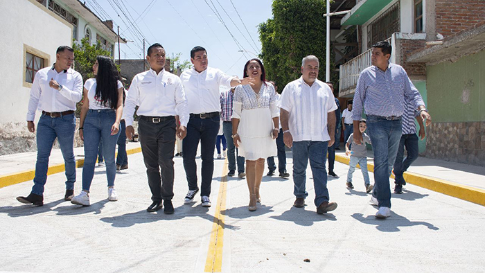 Entregan obra de pavimentación de la calle Francisco Montejano en La Piedad
