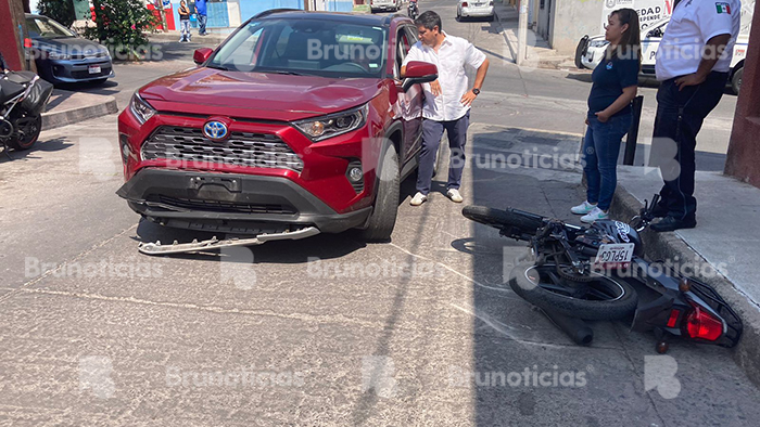 Motociclista atropellado en calle Arteaga de La Piedad;  tiene lesiones severas
