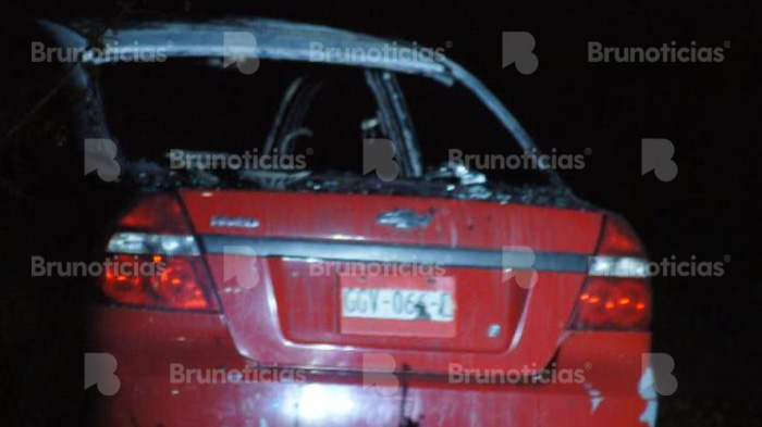 Localizan 3 cuerpos calcinados dentro de auto en llamas en Santa Ana Pacueco