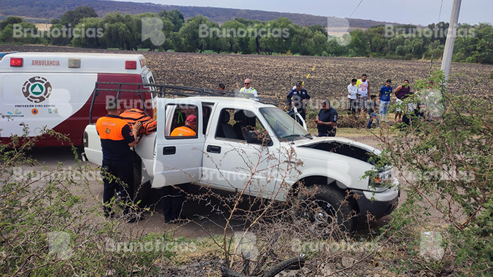 Travesura terminó en volcadura y deja 1 adolescente lesionada en La Piedad