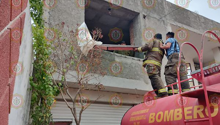 Los Bomberos, los héroes de siempre, rescatan a 2 personas de 1 incendio en Pénjamo