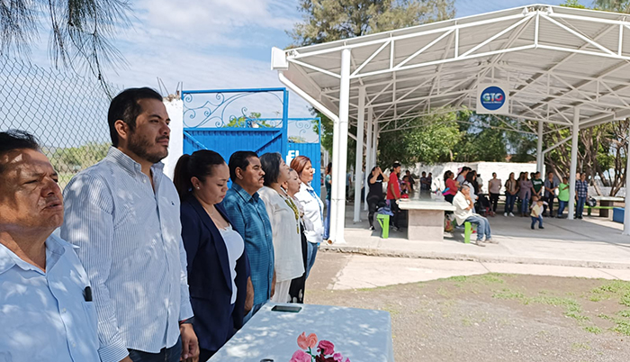Alumnos de Crucitas de Gutiérrez, Pénjamo estrenan escuela renovada