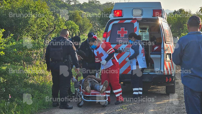 Dejan herido a hombre en camino rural de Pénjamo; sobrevivió a 4 balazos