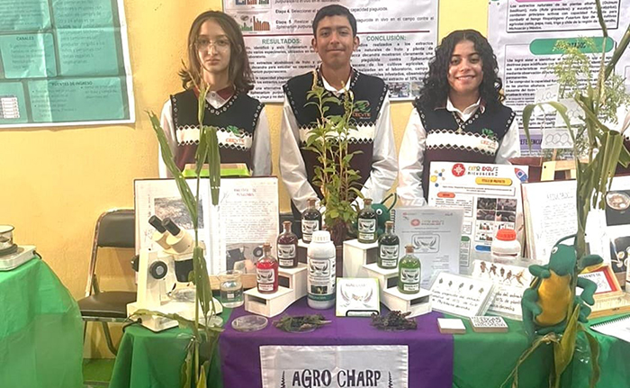 Estudiantes del Cecytem Penjamillo ganan plata y pase a concurso de ciencias en Colombia