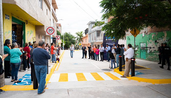 Entrega Gobierno de La Piedad obra en calle de la colonia México