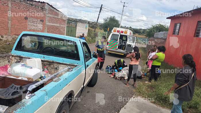 Mujer herida en La Piedad tras caer de camioneta