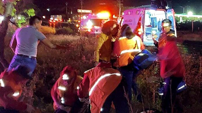 Muere 1 menor y 2 hombres lesionados por volcadura en Tanhuato