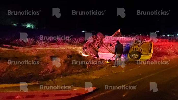 1 lesionado tras la volcadura de un Mercedes en la carretera La Piedad – Numarán