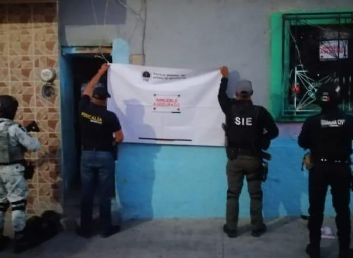 Aseguran droga, arma y moto en cateo de casa en Angamacutiro