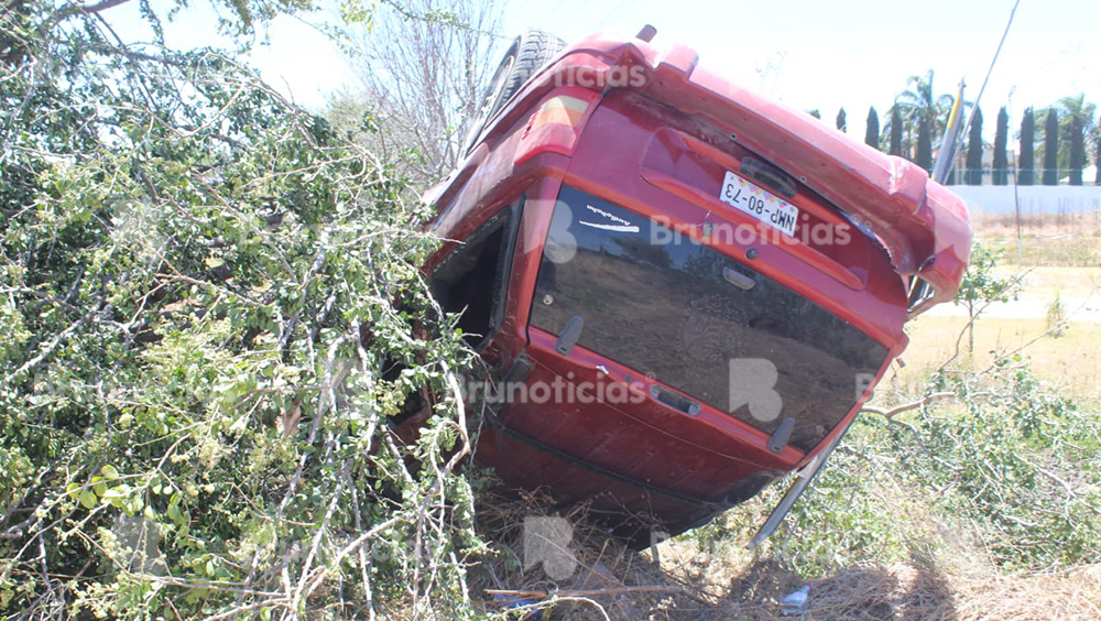 Volcadura deja 2 heridos en carretera La Piedad – Manuel Doblado