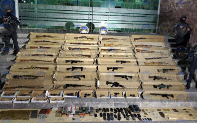 Aseguran 52 armas y 130 mil cigarros en San Felipe, Guanajuato