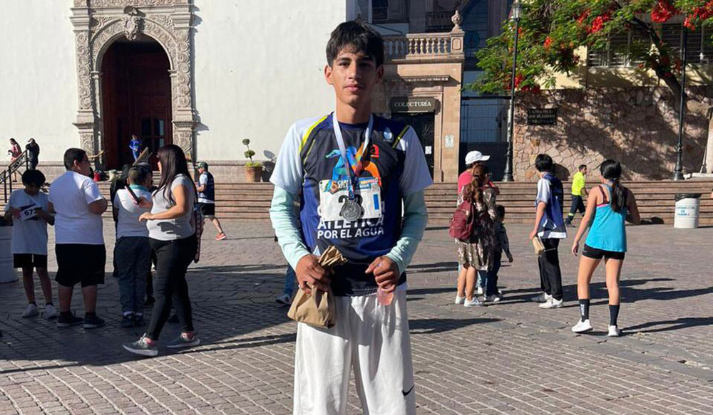 Atleta de Degollado 1er lugar en categoría juvenil de la Carrera Por El Agua de SAPAS La Piedad