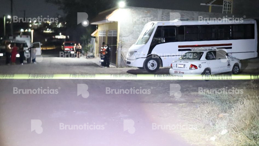 Localizan a víctima de homicidio dentro de taxi en La Piedad