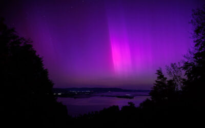Auroras boreales de gran intensidad colorean los cielos